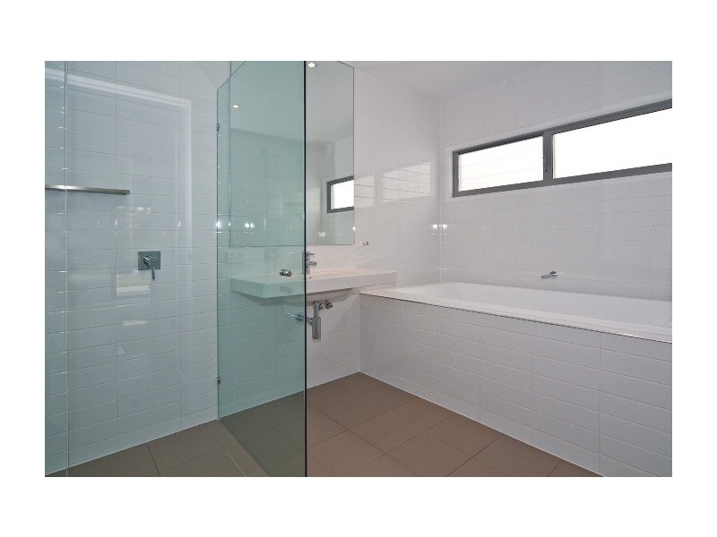 130 Carlton Terrace, Manly QLD 4179