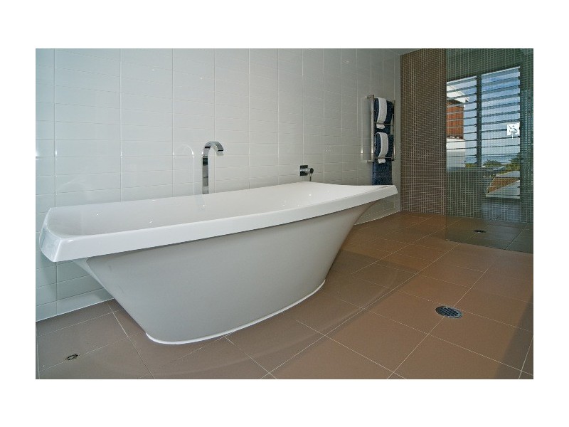 130 Carlton Terrace, Manly QLD 4179