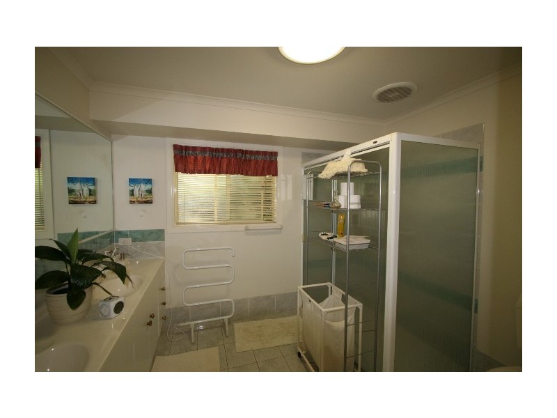 61 Gordon Parade, Manly QLD 4179
