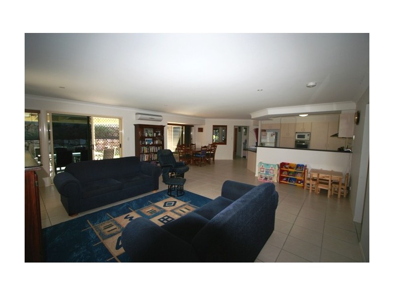 15 Darling Terrace, Wakerley QLD 4154