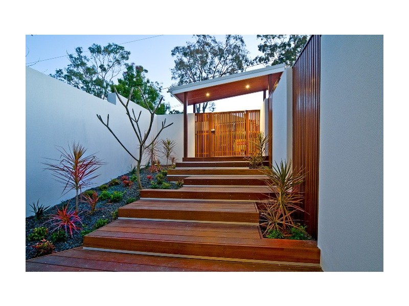 132 Carlton Terrace, Manly QLD 4179