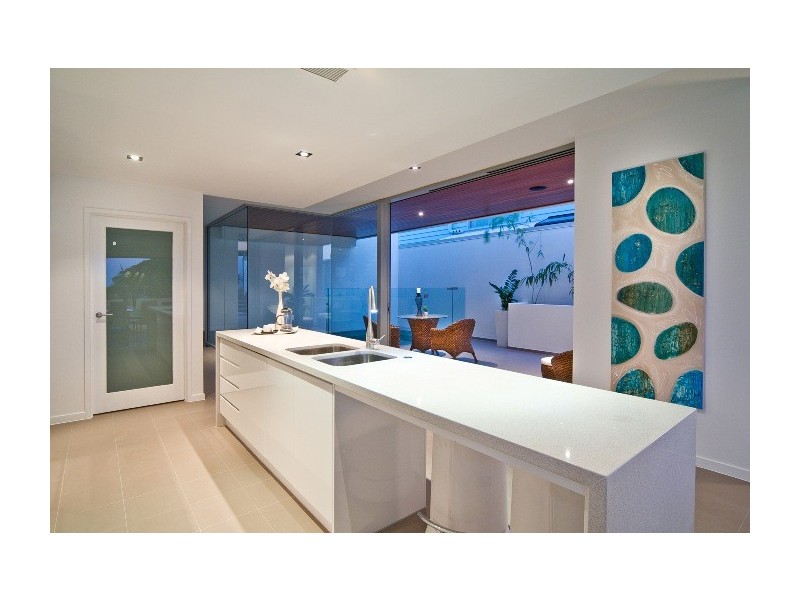 132 Carlton Terrace, Manly QLD 4179