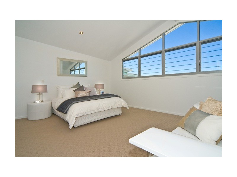 132 Carlton Terrace, Manly QLD 4179