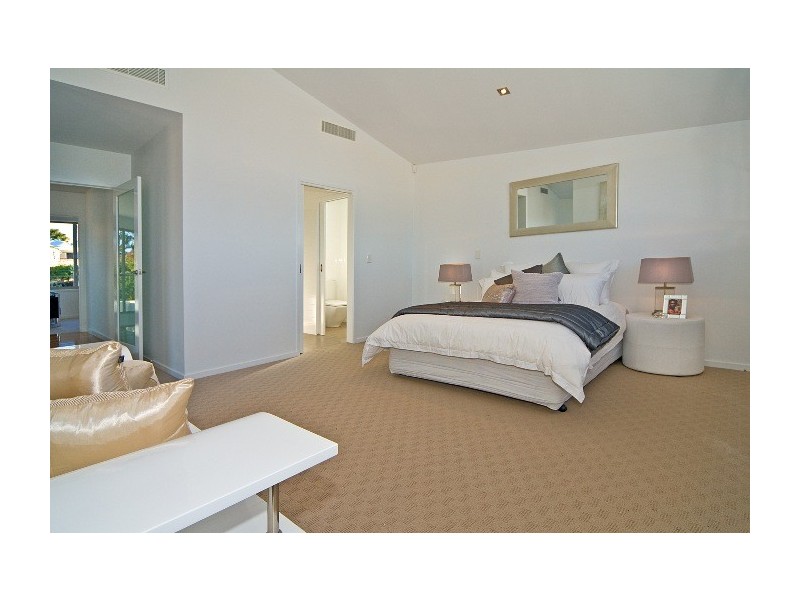 132 Carlton Terrace, Manly QLD 4179