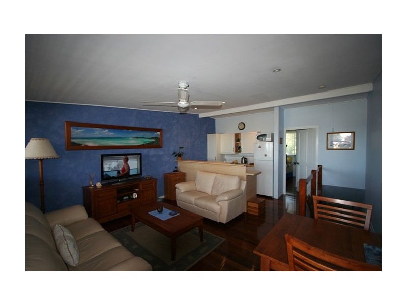 3,11 Arnold Street, Manly QLD 4179