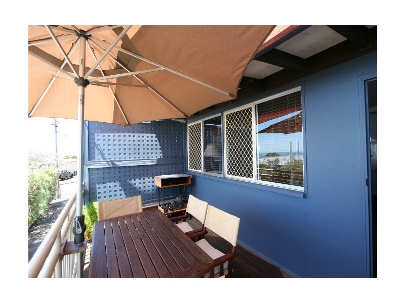 3,11 Arnold Street, Manly QLD 4179