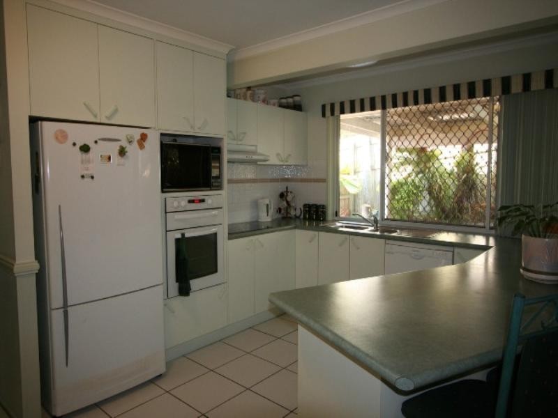 2 Cassiopeia Place, Wynnum QLD 4178