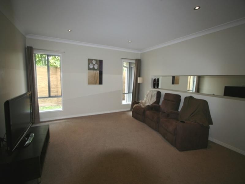 3 Red Gum Crescent, Wakerley QLD 4154