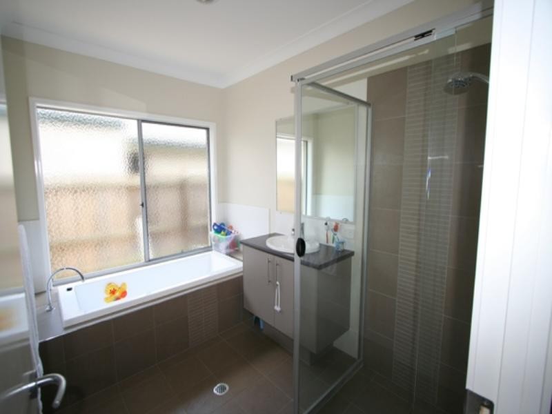 3 Red Gum Crescent, Wakerley QLD 4154