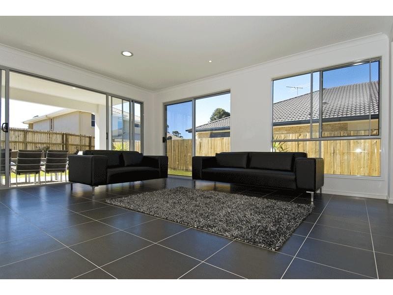 11 Sylvateere Crescent, Wakerley QLD 4154