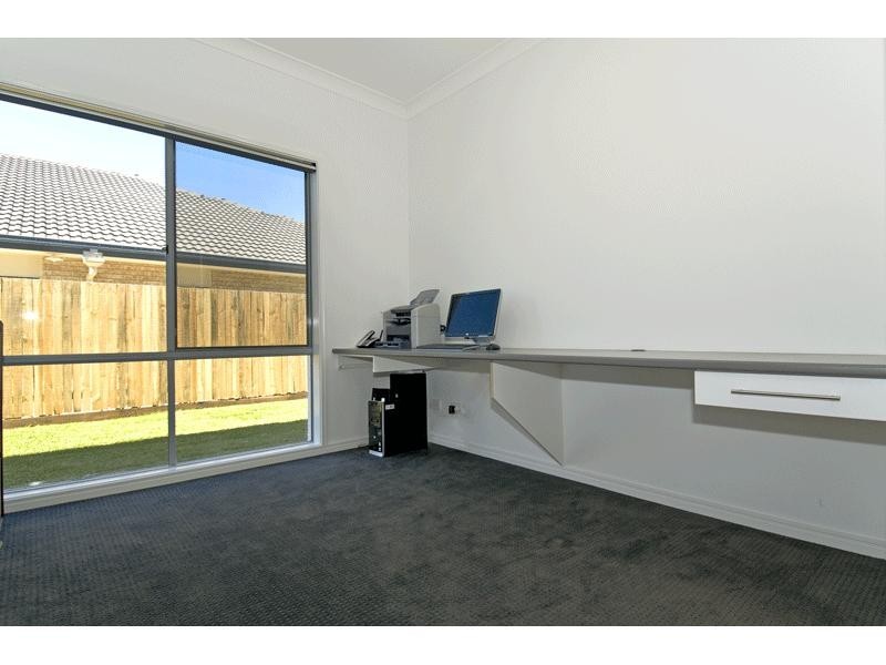 11 Sylvateere Crescent, Wakerley QLD 4154