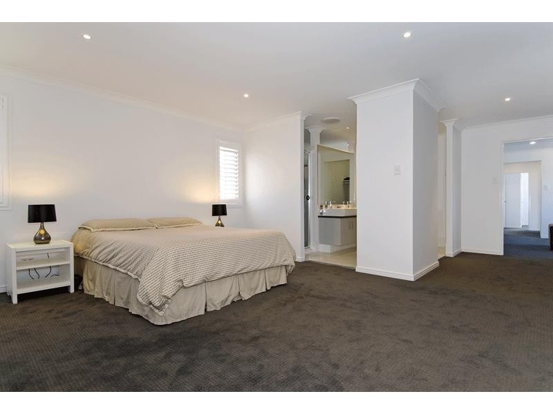 11 Sylvateere Crescent, Wakerley QLD 4154