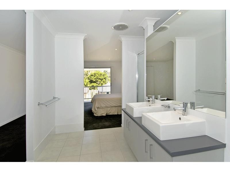 11 Sylvateere Crescent, Wakerley QLD 4154