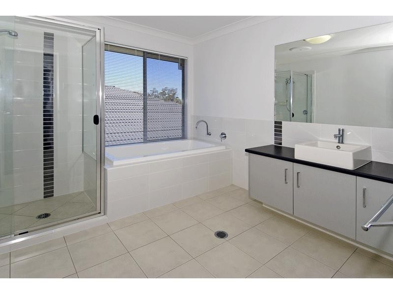 11 Sylvateere Crescent, Wakerley QLD 4154