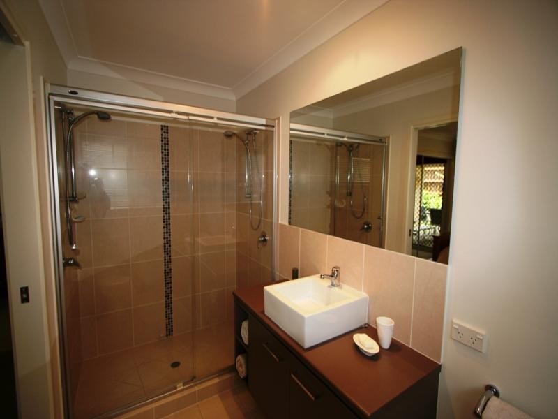 4 Rymera Cresent, Wakerley QLD 4154