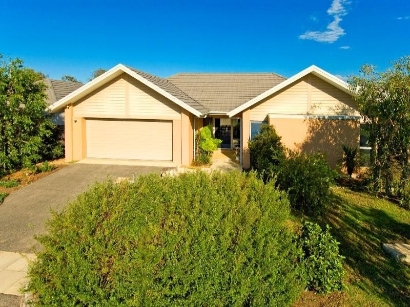 20 Hawksbury Cresent, Wakerley QLD 4154