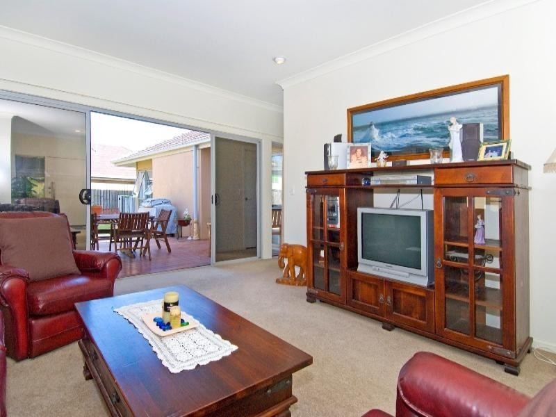 20 Hawksbury Cresent, Wakerley QLD 4154