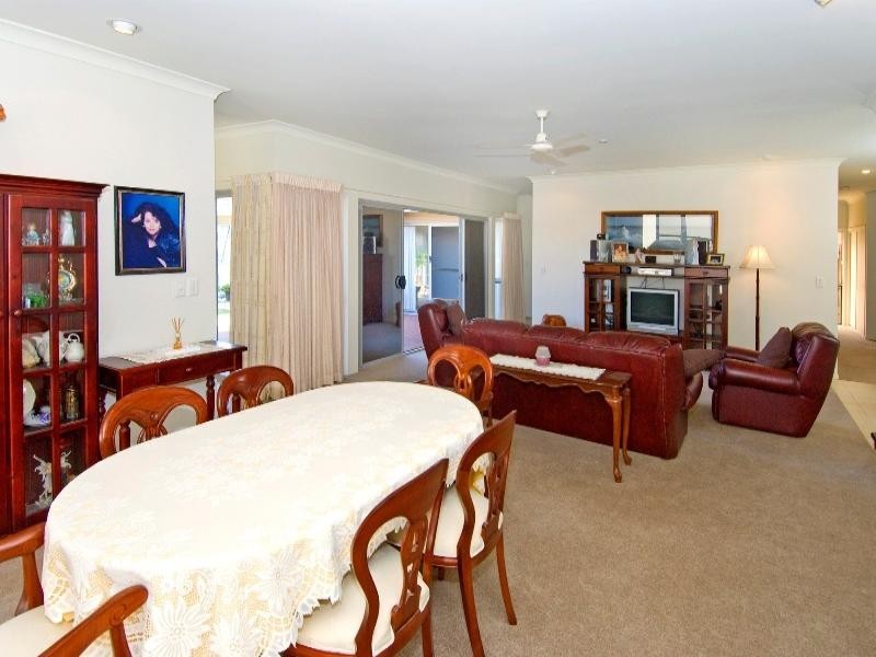 20 Hawksbury Cresent, Wakerley QLD 4154