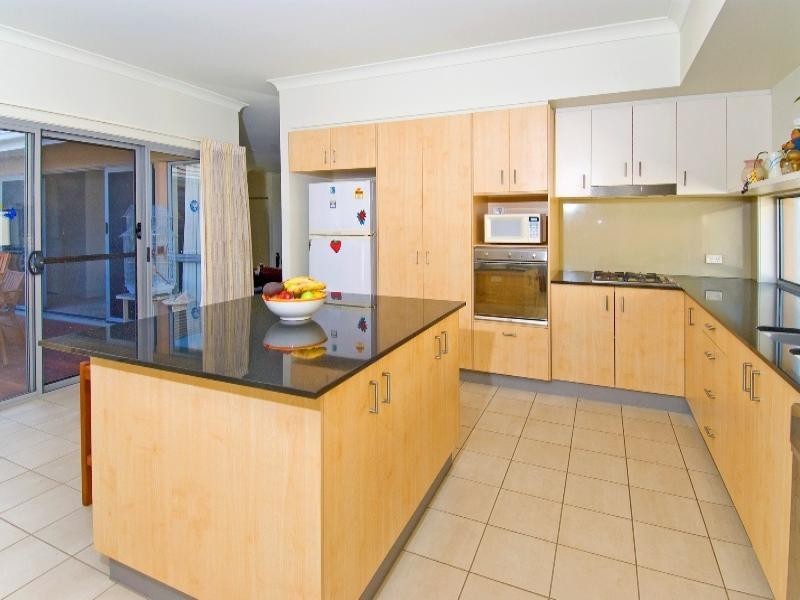 20 Hawksbury Cresent, Wakerley QLD 4154
