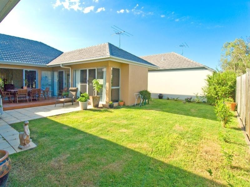 20 Hawksbury Cresent, Wakerley QLD 4154
