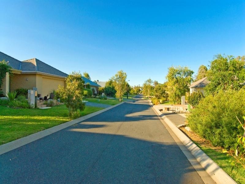 20 Hawksbury Cresent, Wakerley QLD 4154