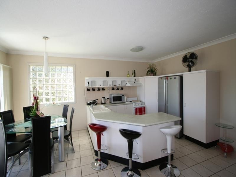 4/90 Ernest Street, Manly QLD 4179