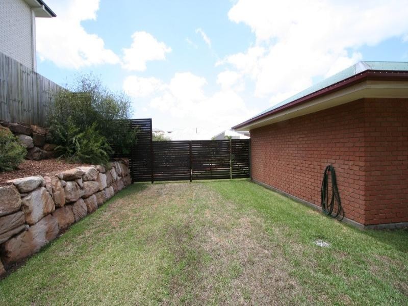 15 Darling Terrace, Wakerley QLD 4154