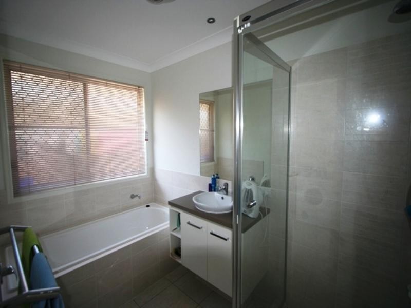 8 Rymera Crescent, Wakerley QLD 4154