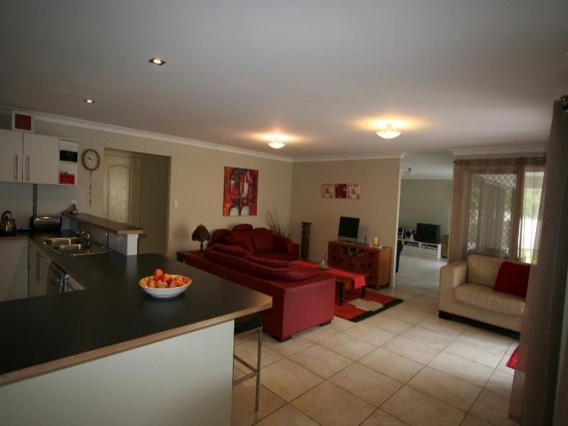 10 Izzies Place, Wakerley QLD 4154