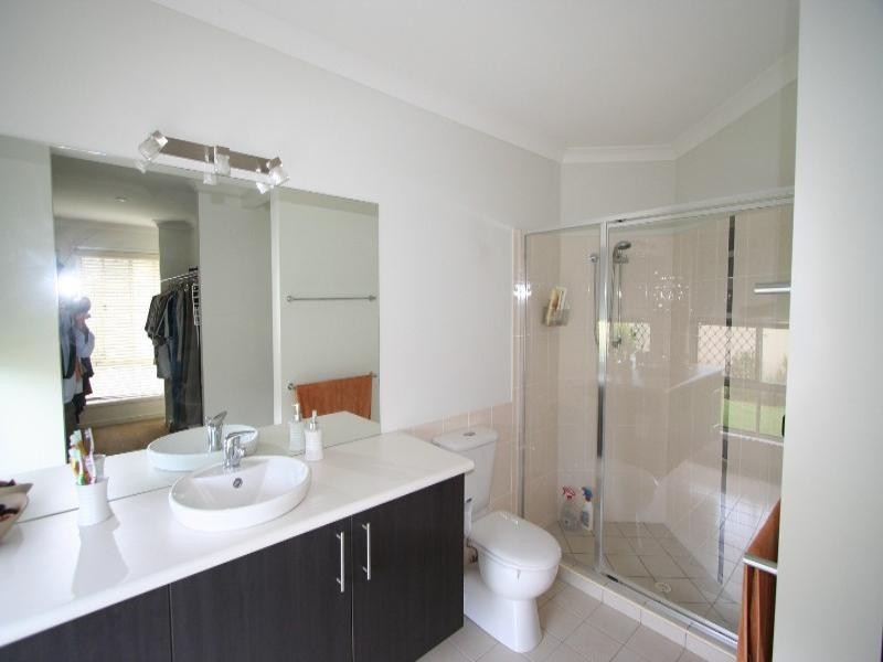 6 Creswick Close, Manly West QLD 4179