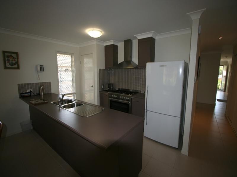 4 Rymera Cresent, Wakerley QLD 4154