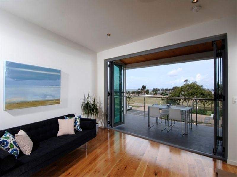 2/435 Esplanade, Manly QLD 4179