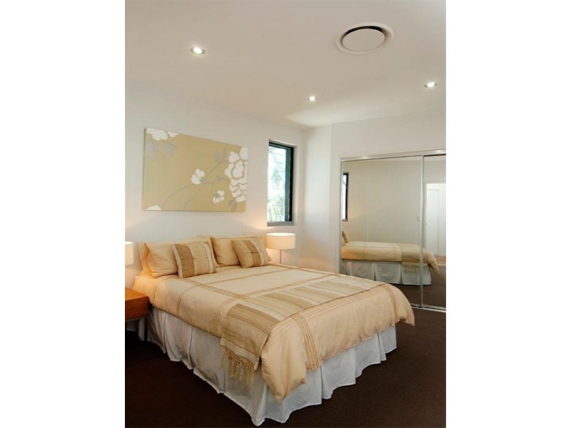 2/435 Esplanade, Manly QLD 4179