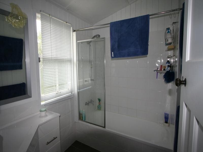 17 Coolana Street, Lota QLD 4179