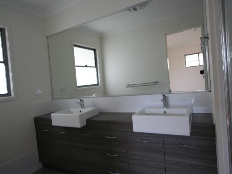 24 Sunflower Street, Wynnum QLD 4178