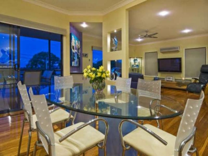 701 Esplanade, Lota QLD 4179