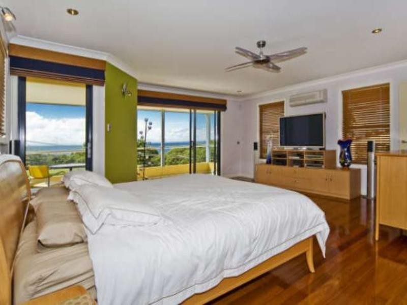 701 Esplanade, Lota QLD 4179