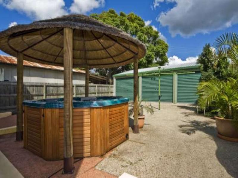 701 Esplanade, Lota QLD 4179