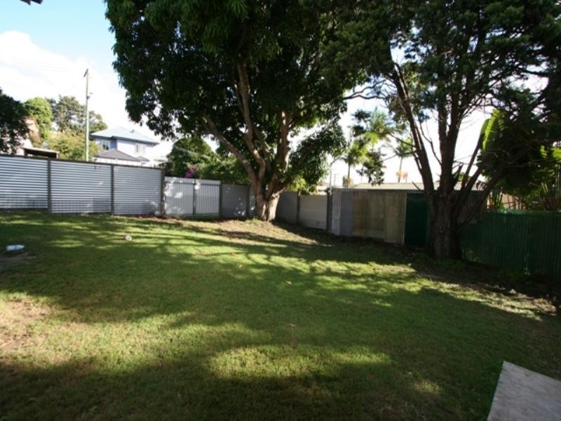 2 Awoonga Street, Wynnum QLD 4178