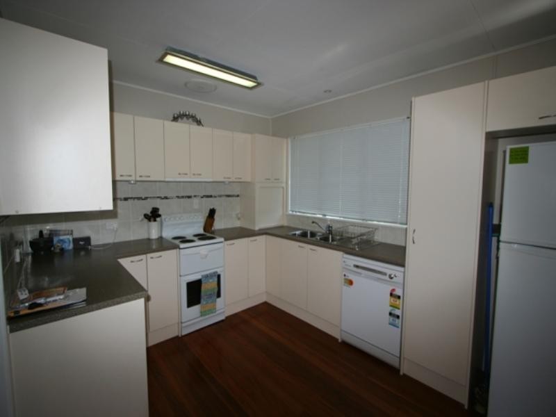 2 Awoonga Street, Wynnum QLD 4178