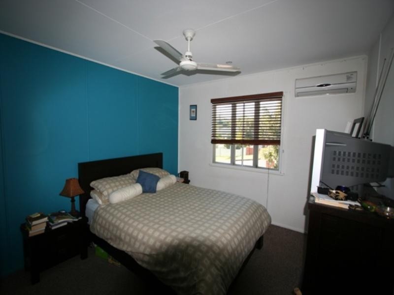 2 Awoonga Street, Wynnum QLD 4178