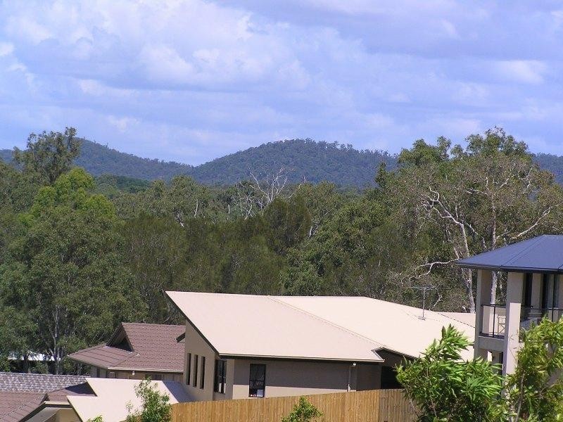 82 Rowland Avenue, Wakerley QLD 4154