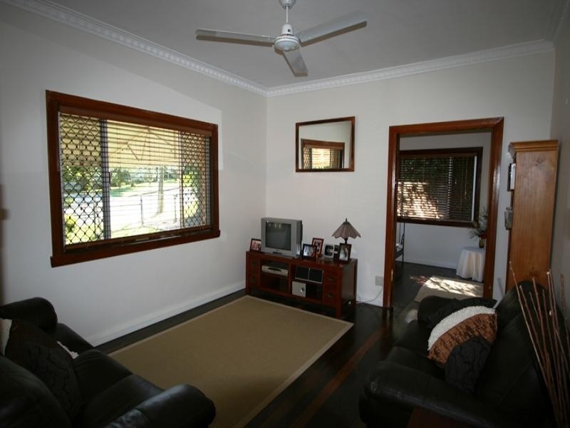 32 Parramatta Street, Manly QLD 4179