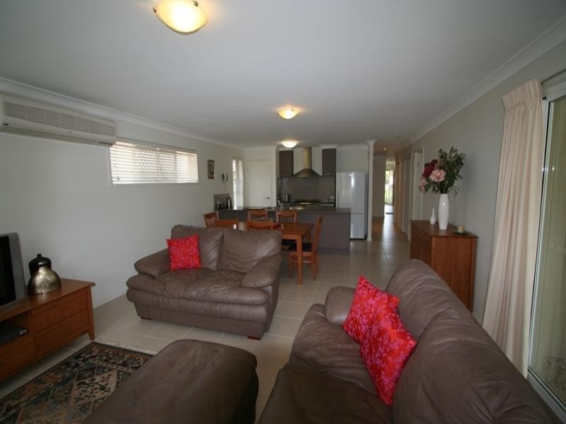 4 Rymera Cresent, Wakerley QLD 4154