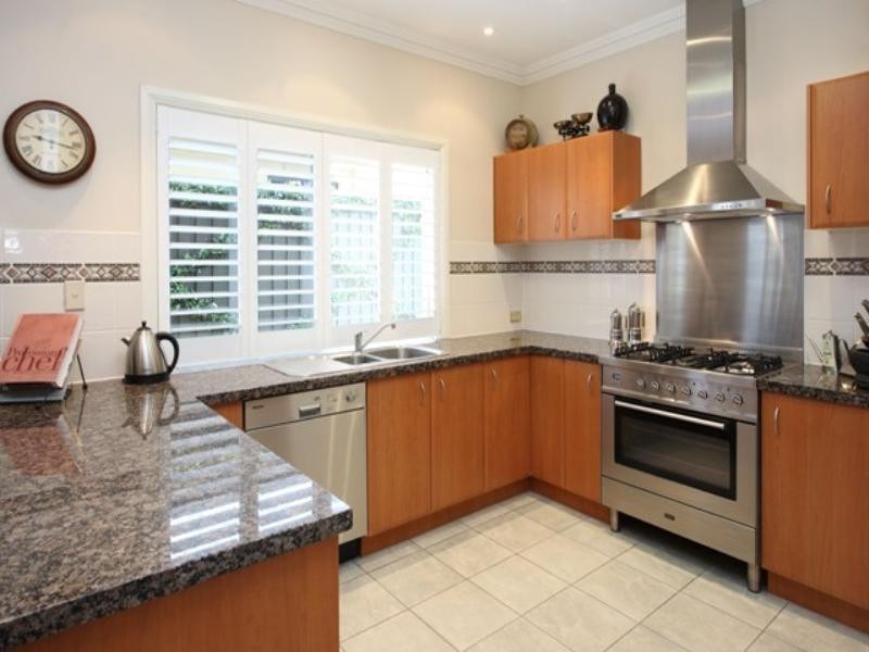 18 John Street, Manly West QLD 4179