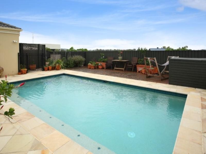 18 John Street, Manly West QLD 4179