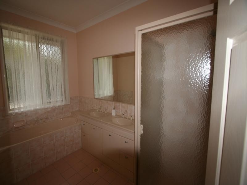 14 Barbecue Street, Belmont QLD 4153