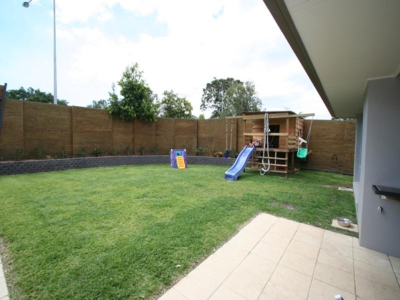 3 Red Gum Crescent, Wakerley QLD 4154