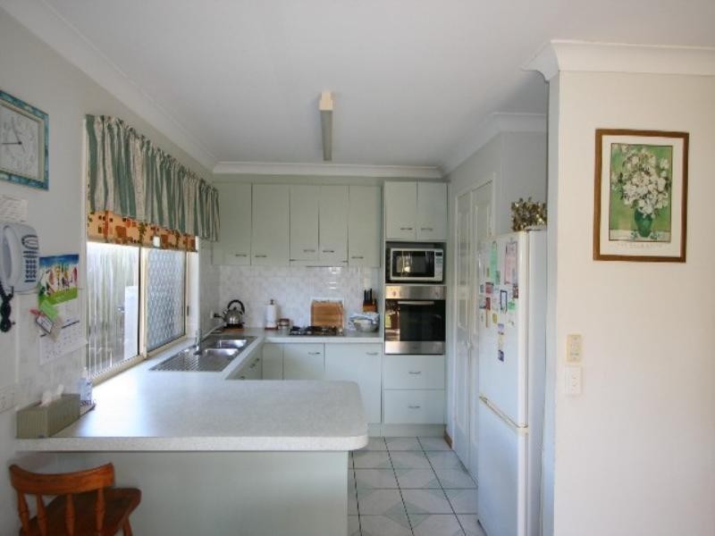 17 Thomas Street, Birkdale QLD 4159