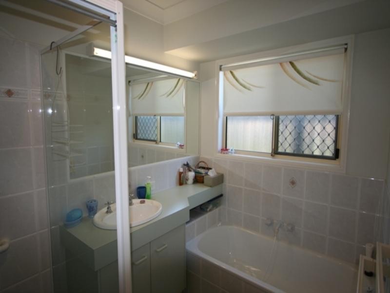 17 Thomas Street, Birkdale QLD 4159